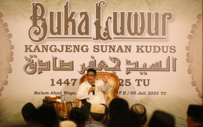 Pengajian Umum Buka Luwur Sunan Kudus Penuhi Selasar Masjid Al-Aqsha dengan Ribuan Jamaah