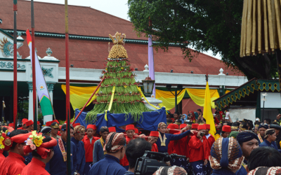 Puncak Tradisi Grebeg Besar Demak 1447 H, Penjamasan Pusaka Sunan Kalijaga Jadi Sorotan