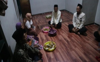 Tradisi Megengan di Makam Sunan Muria, Warga Colo Bawa Nasi Ayam Panggang  