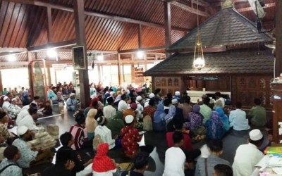 Tradisi  Haul Syekh Maulana Ibrahim Asmoroqondi