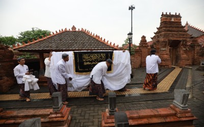 Upacara Buka Luwur Sunan Kudus 1447 H: Tradisi Sakral Penuh Kekhidmatan