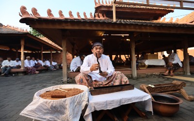 Tradisi Jamas Keris di Kudus: Merawat Warisan Leluhur dengan Khidmat